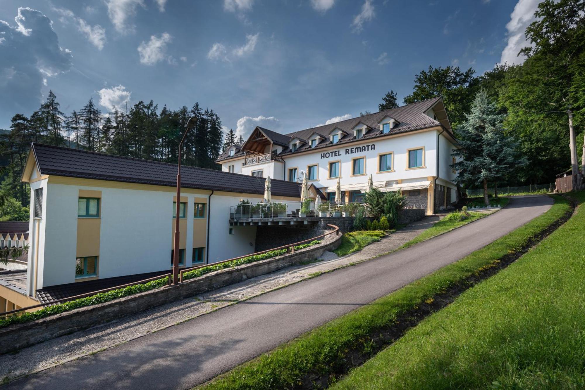 Horsky Hotel Remata Raztocno Exterior photo