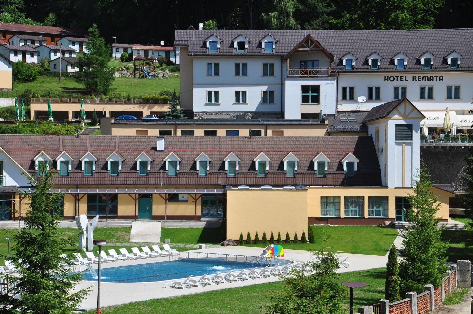 Horsky Hotel Remata Raztocno Exterior photo